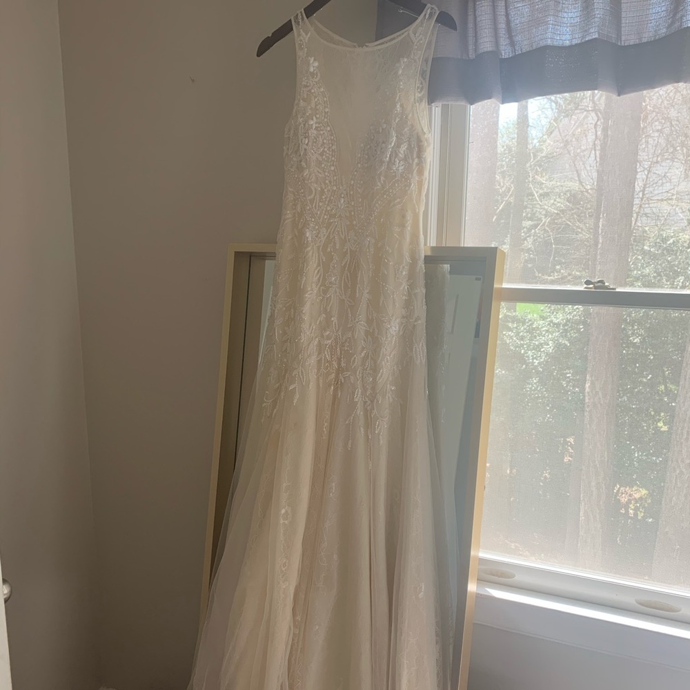 BHLDN Wedding Dress - Picture 2 of 11